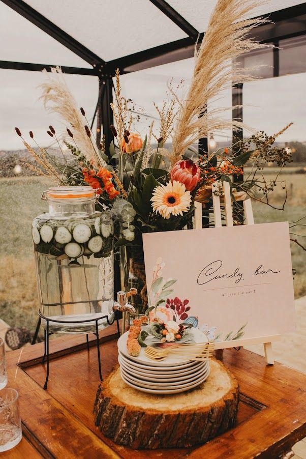 Candybar met droogbloemen en waterdispenser